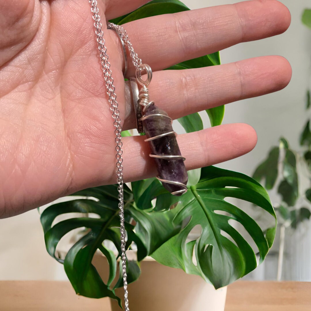 Amethyst-Halskette mit Silberdraht umwickelt
