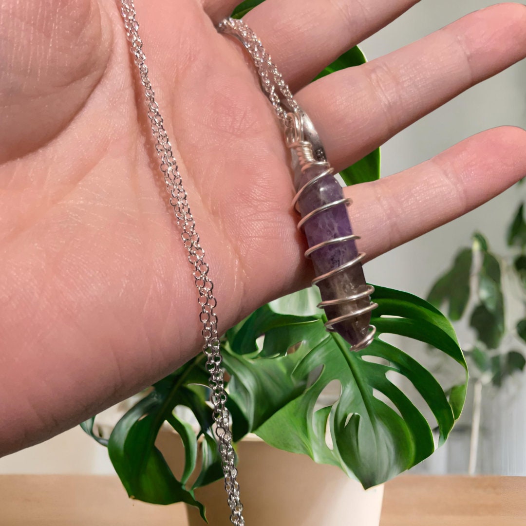 Amethyst-Halskette mit Silberdraht umwickelt