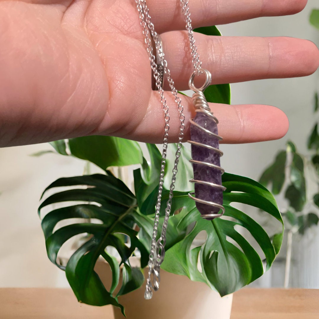 Amethyst-Halskette mit Silberdraht umwickelt