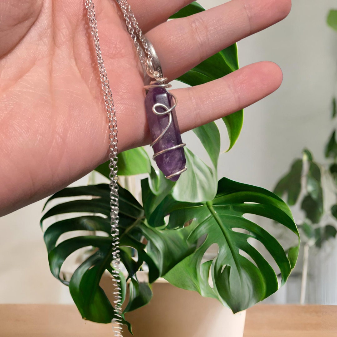Amethyst-Halskette mit Silberdraht umwickelt