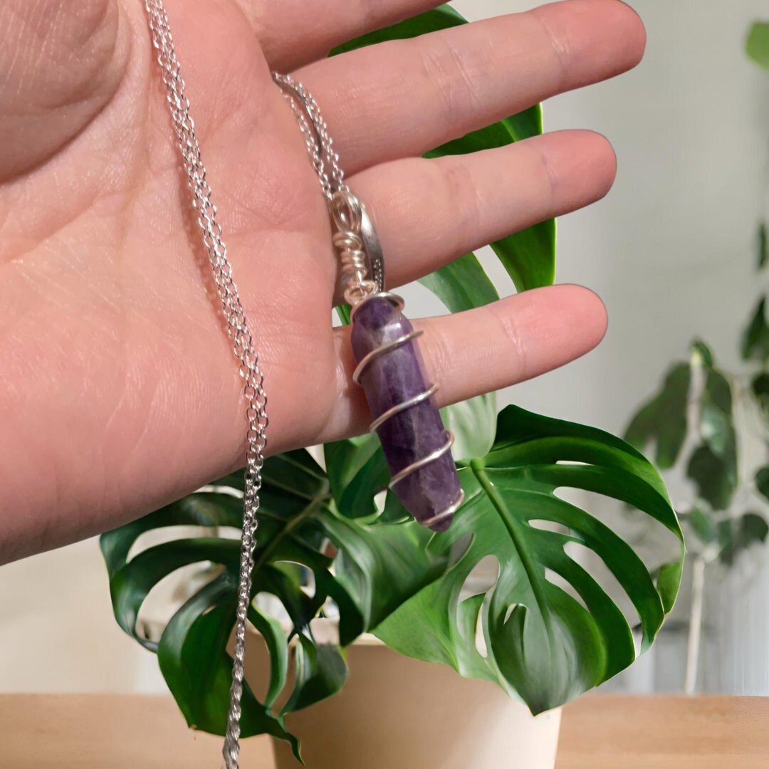 Amethyst-Halskette mit Silberdraht umwickelt