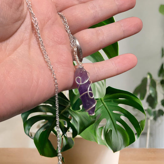 Amethyst-Halskette mit Silberdraht umwickelt